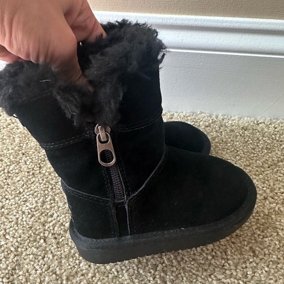 Koolaburra Other - Koolaburra by UGG Aribel Short Zipper Winter Boots Toddler Size 6 Black Sherpa